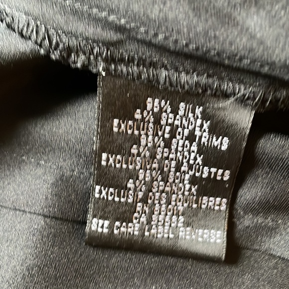 BeBe Small Silk Shirt w faux patent leather belt New Condition - Picture 4 of 7